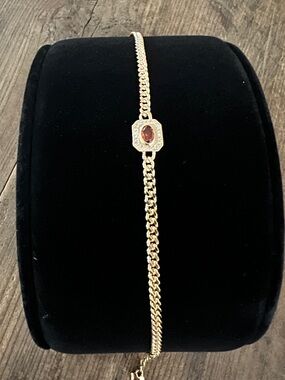 847. NWT PRETTY BIRD Tarnish-Proof Red Stone Cuban Bracelet in Gold 8.5”